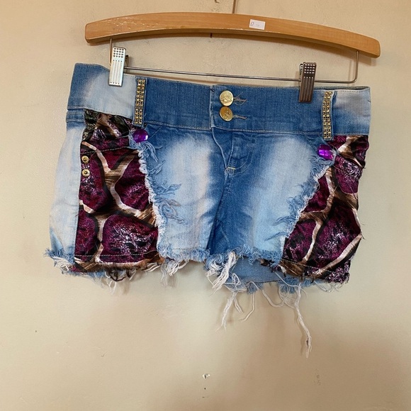 Stylish Denim and Purple Patterned Women's Shorts Sz. 42 - Picture 1 of 3